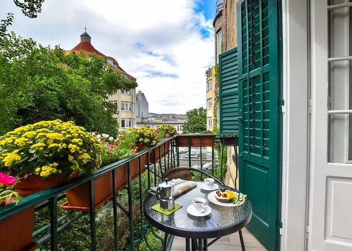 Christine Close To The Buda Castle Apartament *